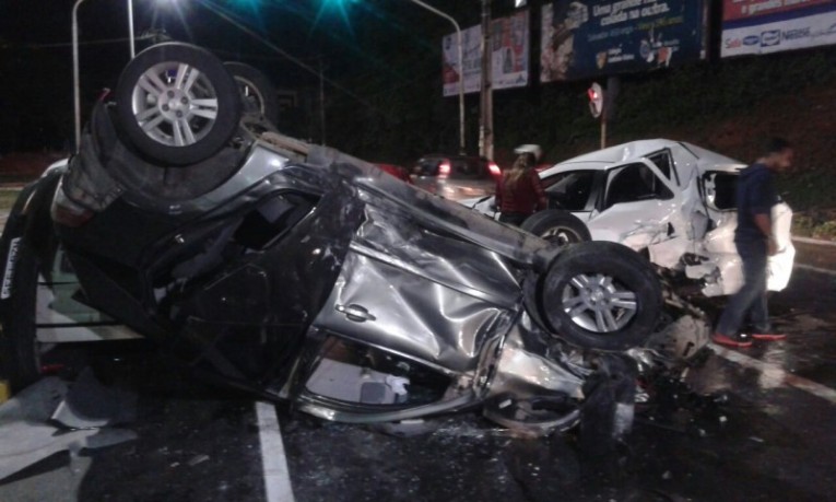 Assaltantes causam acidente entre quatro carros na Juracy ... - Mídia Bahia