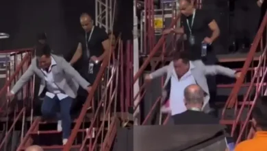 Leonardo cai de escada no palco