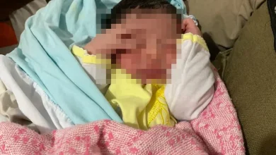 O bebê foi resgatado com vida após ser encontrado em saco plástico