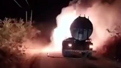 Caminhão transportando leite explode na BA-283.