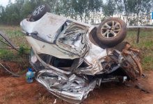 Carro ficou destruído em acidente proximo ao distrito de Roda Velha