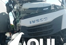 Cabine de caminhão Iveco destruída em acidente