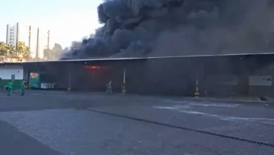 Incêndio atinge Galpão na Avenida San Martin, em Salvador.