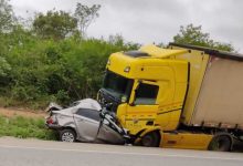 carreta amarela bate com carro