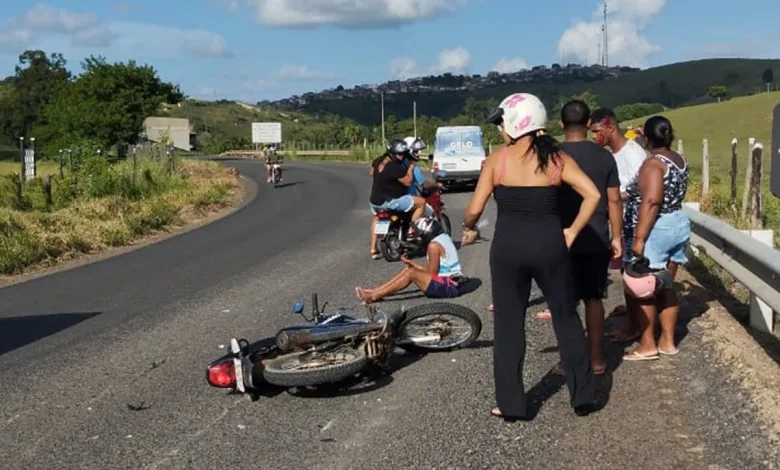 motociclista cai ao bater com pássaro em Mutuípe