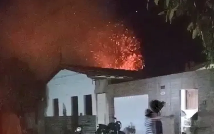 Celular explode e casa pega fogo em Brumado