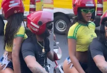 Anitta com short supercavado em moto no Rio de Janeiro