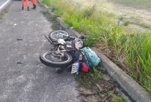 Motocicleta após colisão