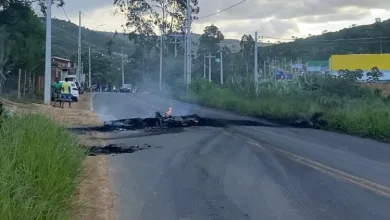 BR-420 é liberada após manifestação em Ubaíra