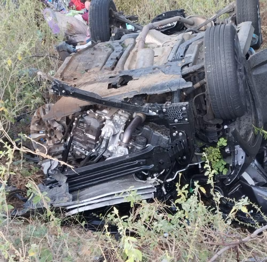 carro envolvido no acidente na BR-116, em Chorrochó
