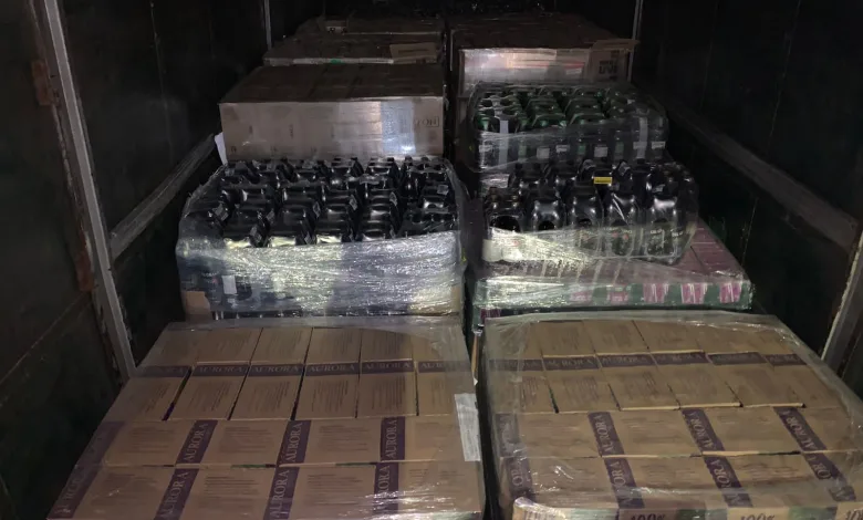 23 pallets de sucos, shampoos e fraldas descartáveis recuperados pela polícia