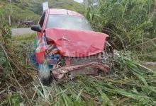 Ford Ka acidente na barra