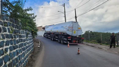 Caminhão-tanque perde força em Mutuípe