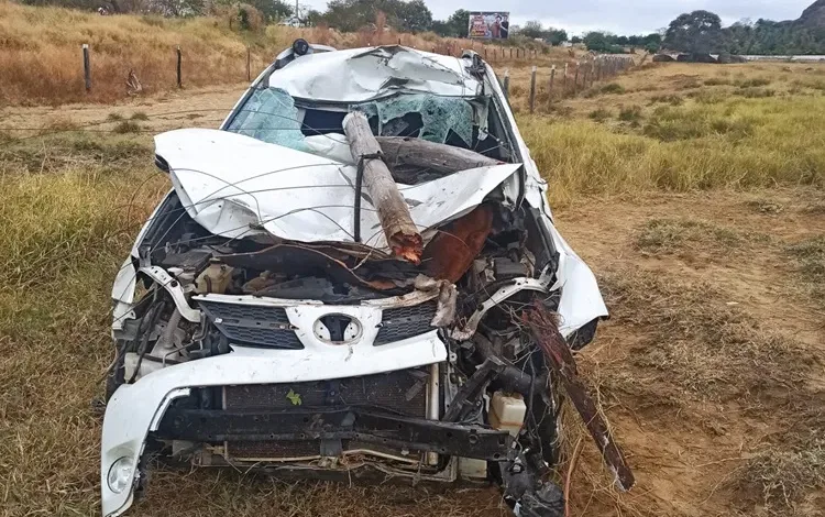 carro bate com cavalo em Guanambi