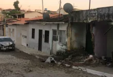 Casa atingida por carro em São Miguel