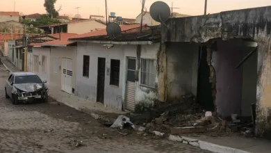 Casa atingida por carro em São Miguel
