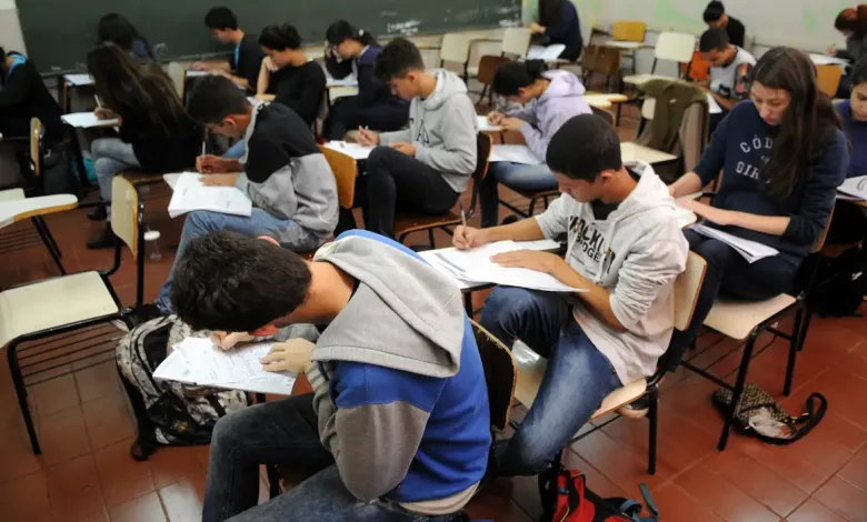 Estudantes em sala de aula