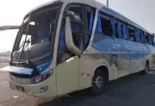 Ônibus vira em Rafael Jambeiro